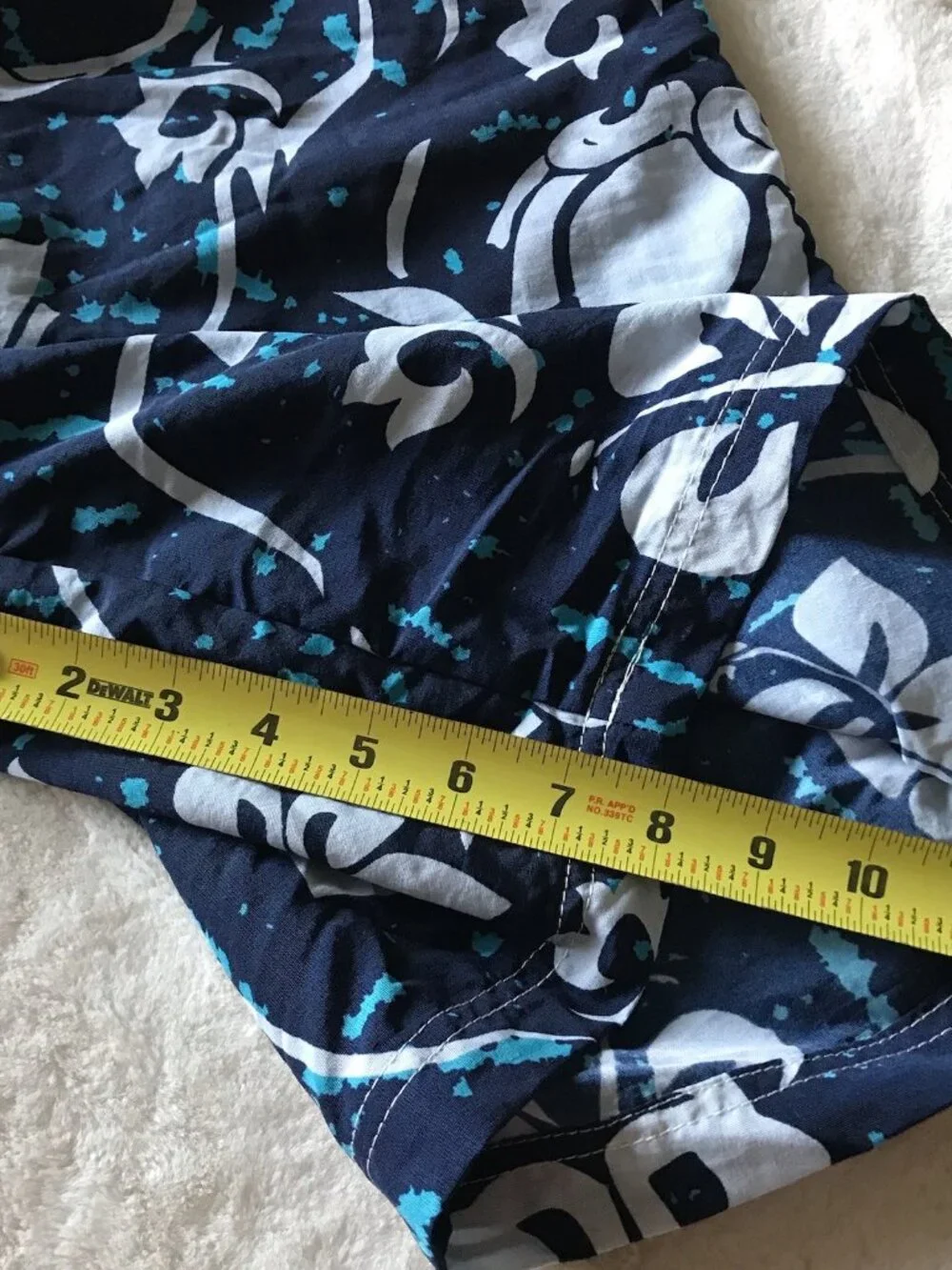 Utility Board Shorts Swim Trunks Men's Size 36 Blue White Hawaiian Print